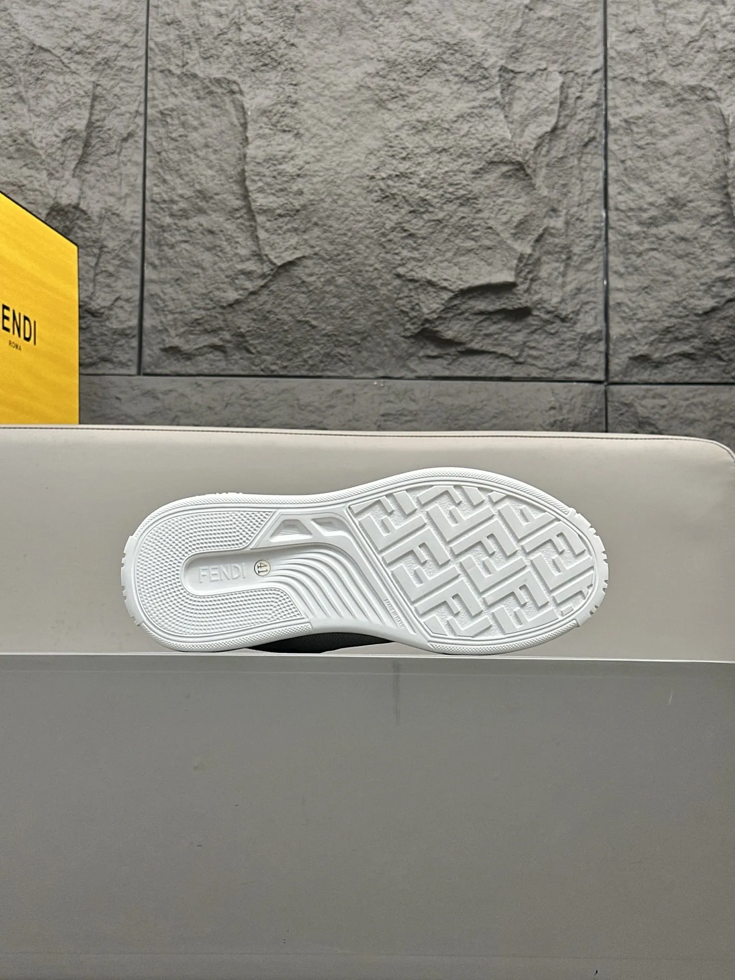 [FENDI] Fendi men's shoes 💰780💰 - High-end quality original casual sports shoes - Upper: Nappa calfskin, pebbled calfskin, tongue and heel; injection molded brand logo plastic module - Lining: brand canvas - Outsole: ultra-light T men's shoes 💰R foam rubber; molded outsole - Super high quality control, fine workmanship: highlighted (high-end, luxury, grade) -Size :39-44 (38, 45, can be customized)